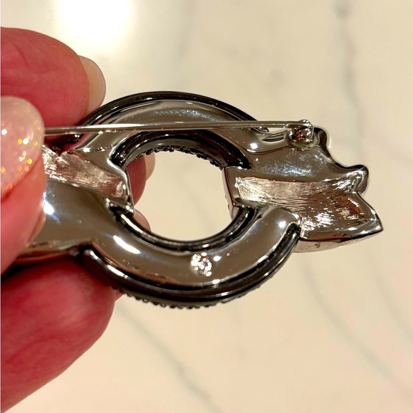 SWAROVSKI•crystal two tone wreath & ribbon pin brooch EUC - Picture 5 of 5